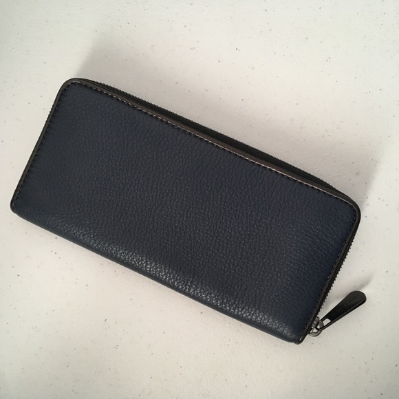 ENDING APR 16!!MK navy leather continental wallet - Picture 2 of 3